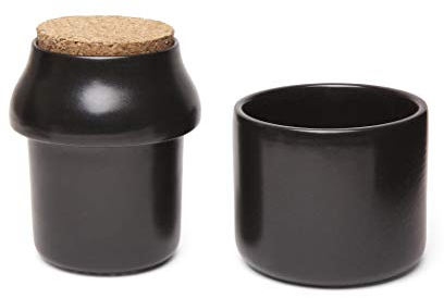 Macinino per erbe aromatiche e vaso.