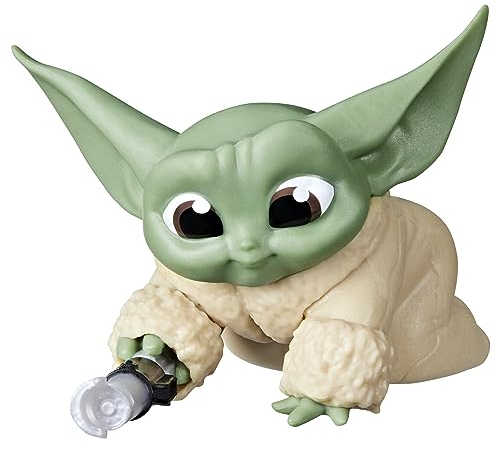 Star Wars The Bounty Collection Series 7 - Grogu Lightsaber Inspection Pose
