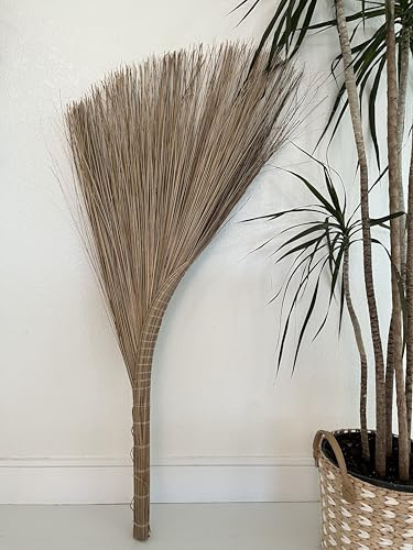 Vietnamese Natural Straw Broom/Handmade Coconut Leaf Broom for Outdoor, Patio, Driveway, Garden (45 Length)