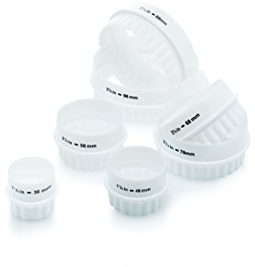 KitchenCraft Double-Edged Plastic Biscuit/Pastry Cutters with Storage Box (Set of 7) - White