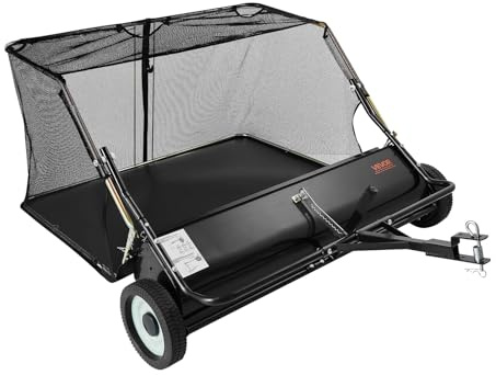 VEVOR Spazzatrice da Giardino Trainata Spazzatrice per Prato da Traino Posteriore Circa 121,92cm, capacità del Sacco della Tramoggia di 736 L, Spazzatrici da Giardino per Prati e Fattorie