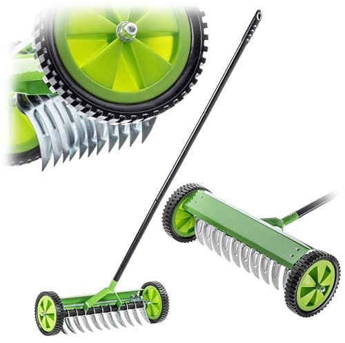 KADAX Rasenlüfter mit Rädern, Gartenkralle für Rasen, Garten, Moos, Schneidrechen aus Metall, manueller Vertikutierer, Gartenzubehör Rasenbelüfter, Kultivator (mit Stiel)
