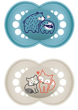 MAM Original Latexschnuller im 2er-Set, Schnuller aus nachhaltigen, bio-erneuerbaren Materialien, Baby Schnuller mit symmetrischem & kiefergerechtem Sauger, 6-16 Monate, Bär/Fuchs