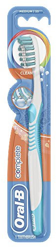 Oral-B - Spazzolino manuale Complete Clean 35, Medio