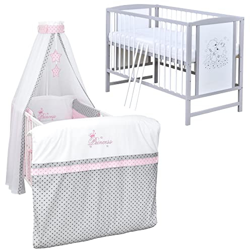 Baby Delux Babybett Komplett Set Kinderbett Mia 120x60 weiß grau Matratze Bettwäsche Set mehrteilig (Princess Grey Stars)