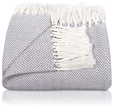 Gräfenstayn Premium Tagesdecke mit Fransen - 100% Baumwolle - 180 x 240 cm - Fischgrätenmuster Sommerdecke - Baumwolldecke als Bett-Überwurf, Couch-Überwurf, Sofa-Decke (Grau)