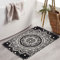 Boho Kleine Badezimmerteppiche Mandala Weiche Fußmatte mit Pom Pom Fransen Überwurfteppiche rutschfest Flauschiger Teppich für Eingangsbereich Badewanne Waschbecken Schlafzimmer (Schwarz, 60x90cm)