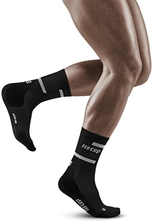 CEP - THE RUN COMPRESSION SOCKS MID CUT für Herren | Mittellange Laufsocken in schwarz mit Kompression | Regenerierende Kompressionsstrümpfe für Männer | Gr. IV | L