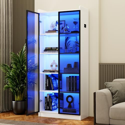 FREDEES Standvitrine mit Türen & Verstellbaren Einlegeböden, 165cm hoher Weißer Vitrine LED-Leuchten/Personensensor, 5-Stöckiges Bücherregal Sammlervitrine mit Metallgriff