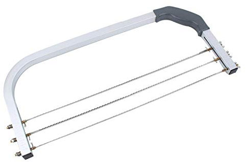 Nivelador de pastel ajustable Cortador de capas profesional Cortador de 3 cuchillas Sierra de corte de acero inoxidable con 2 raspadores de plástico para herramientas de hornear