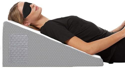 KATLKIU Cuscino Triangolare Ortopedico 50×50×26cm – Cuscino in Memory Foam Anti-Reflusso, Anti-Russamento, Lettura & Recupero Post-Operatorio, con Maschera per il Sonno 3D Inclusa