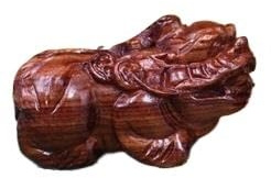 Adornos de madera de secuoya de pera Huanghua de mano tallados en madera de Huali