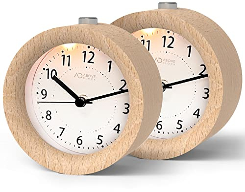 aboveClock väckarklocka analog utan tickande 2 stycken, väckarklocka trä med snooze, nattduksbordsklocka med nattljus, batteridriven (1 x AA-batteri krävs – ingår ej – naturligt trä i ljusbrun
