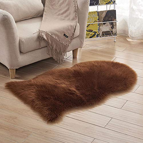 WIONE Lammfell Teppich Schaffell Lammfellimitat Schaffellimitat Wollteppich Faux Teppich Kunstfell Nachahmung Wolle Bettvorleger Sofa Matte Longhair Fell Braun 60 * 90cm