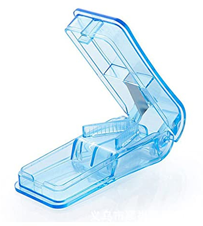 Tablettenteiler Pillenteiler für Große und Kleine Pillen Tabletten mit EdelstahlKlinge Tablettenschneider BPA Frei Tragbar für Reisen ältere Menschen und Kinder -Transparentes Blau