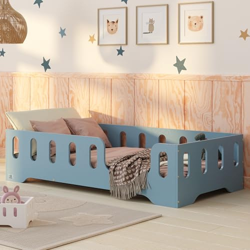 smartwood Golvsäng 80x180 Blå - Montessori Barnsäng i trä med FSC-certifikat - TILA 2P med fallskydd och ribbotten, belastningsbar upp till 230 kg - Enkel montering