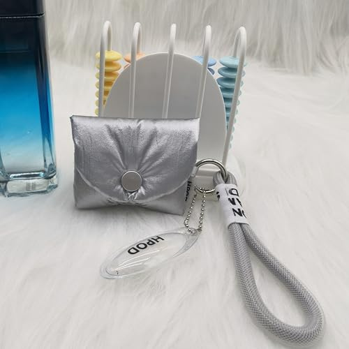 HPOD Kompatibel med AirPods-fodral, trendig och trendig dunbomull vadderad quiltad hörlursväska med bärbart rep för Airpods Pro och Airpods 3 fodral (mjukt silver med 13 cm bärbart rep)