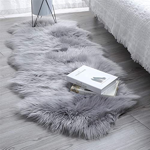 HEQUN Tappeto di pelliccia sintetica effetto peloso, Grigio, 60 X 160 CM, Morbido e caldo, Ideale per divano, letto, camera da letto e soggiorno