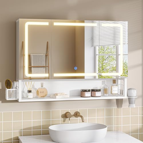 FORABAMB Specchio Bagno a Tre Porte con Illuminazione LED a Tre Colori, Specchiera Bagno con Multipresa con Porte USB Integrata, Mobiletto Bagno con Specchio e Ripiano Regolabile, 80x16x60 cm, Bianco