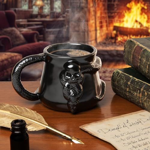Paladone Harry Potter Dark Mark Nagini Schlange Tasse, offiziell lizenzierte 400ml schwarze Keramik Kaffeetasse, Todesser Design, Wizarding World Merchandise, Geschenk für Erwachsene & Potterheads