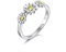 Philip Jones Verstellbarer Gänseblümchen-Ring mit drei Kristallen aus Zircondia®-Kristallen