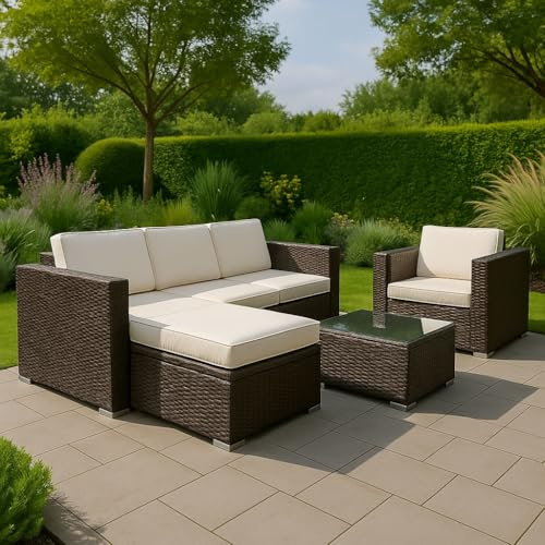Totò Piccinni Set CARLOS in Polyrattan con cuscini Divano 3 Posti + Poltrona + Pouf + Tavolino con Piano in Vetro (Marrone)