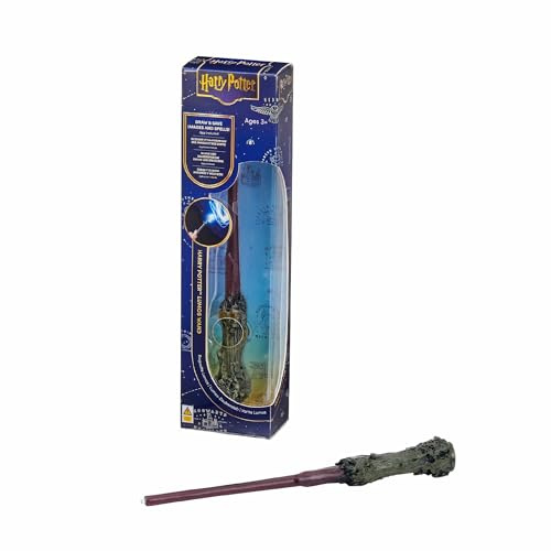 Famosa Harry Potter, Varita Mágica Harry 17 cm con Punta Luminosa, Activa el Botón del Mango para Lanzar Hechizos, Ideal para Duelos, Compatible con App Light Painting Día y Noche, (HRR49400)