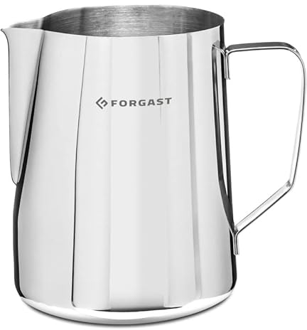 Forgast Jarra de Leche de Acero Inoxidable | Capacidad 1 litro | Jarra para Espumar Leche | Pulida Alto Brillo | Jarra de Leche Barista | para Espumar Leche, Cappuccino, Espresso, Latte Art, Macchiato