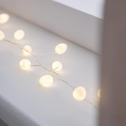 Lights4fun Indoor Cluster Berry String Micro Fairy Lights with 100 Warm White LEDs on Thin Silver Wire Plug in with Timer 2.5m