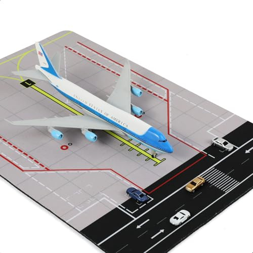 QIYUMOKE 1/300 Air Force One 747 flygplansmodell med gummiflygplatsmatta och 5 bilar diecast metall flygplan modellbyggsats för vuxna flygentusiaster, samlare och dekoration (matta: 25 × 35 cm)
