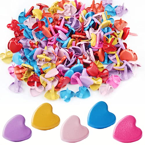 O5O2 150 Stück Musterbeutelklammern Herz,Briefklammern,Rundkopfklammern,Brads,Musterklammern Herz,Briefklammern,Mini Brads Herz,Herzklammer Metall Eisen Brads Papier Befestigungen-Bunt