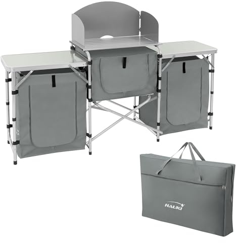 Hauki Camping Küche, Grau, Campingschrank faltbar mit Tragetasche, Reiseküche mit Windschutz, Küchenschrank mit Arbeitsplatte, Staufächern, Alu Outdoorküche, Küchenbox klappbar, Zeltschrank tragbar