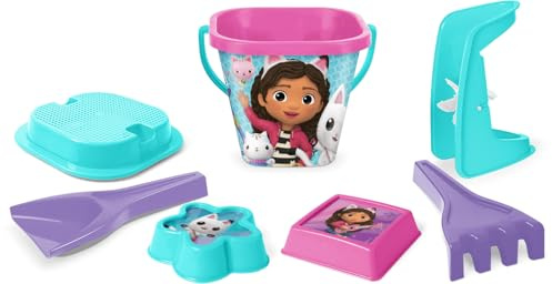 Wader 82142 - Gabbys Dollhouse Sandspielzeug Set mit 2 L Eimer, Sandmühle, Sieb, Schaufel, Rechen und Zwei Sandformen, 7-teilig, für Kinder ab 12 Monaten, als Geschenk für kreatives Spielen