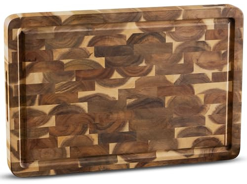 NAMTURE Hackblock Classic – Extra Dick 4 cm – Akazienholz Stirnholz Schneidebrett 45 x 30 cm – Premium Ölbehandlung – Saftrille, Griffmulden, Antirutsch-Füße – in edler Geschenkbox