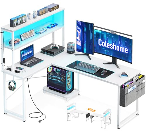 Coleshome Bureau Gaming Angle avec LED et Prises, 135 × 100 cm Bureau Gaming Réversible avec Étagères, Table en L avec Sac de Rangement et Crochet pour Le Travail à Domicile et Gaming, Blanc