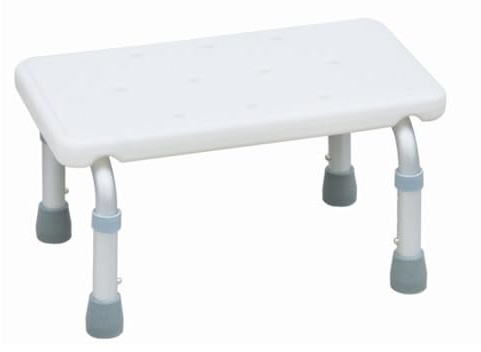 MAS QUE AYUDAS – Taburete de Baño, Asiento Regulable 21-26 cm, Antideslizante, Silla Auxiliar de Ducha, Ortopédica, Ayuda para Ancianos y Adultos, Máximo 110 kg, Blanco