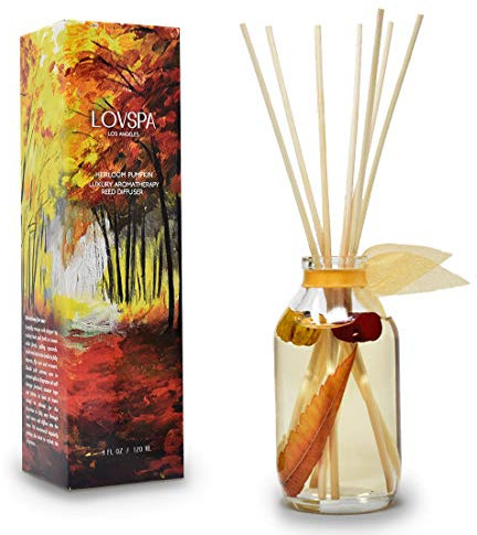 LOVSPA Heirloom - Juego de varillas difusoras de caña de calabaza con canela, nuez moscada, clavo cálido y vainilla cremosa, mini cápsulas de calabaza y hojas de otoño dentro de la botella, aroma