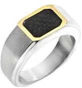Breil, Collezione Radiant Fiber, Anello da Uomo in Acciaio Satinato, con Top in Fibra di Carbonio e Cornice in Acciaio Lucido IP Gold, Misura 21