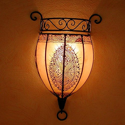 Orientalische Wandlampe marokkanische Wandleuchte Nakous weiss 44x29 cm (H/B) Gestell aus Eisen + Lampenschirm aus echtem Leder | Schöne handbemalte Henna-Lampe | Kunsthandwerk aus Marrakesch | L1087