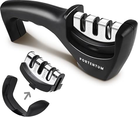 PORTENTUM Messerschärfer manueller, professioneller Messerschleifer mit 3 Stufen - Keramikstein, Wolframcarbid-Scheiben, Diamant-Schleifsteine - ergonomisches, Schwarz/Chrom