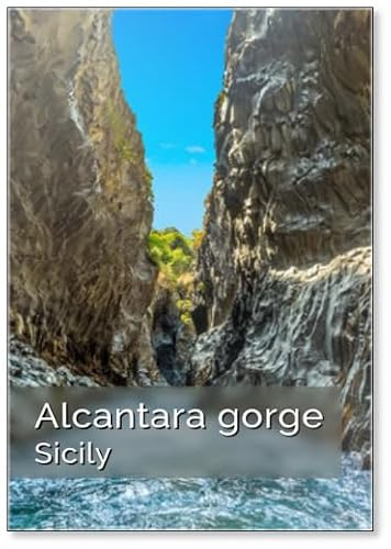 Una vista panoramica delle rapide del fiume e delle pareti della colonna di basalto nella gola dell'Alcantara vicino a Taormina, Sicilia in estate, magnete da frigorifero