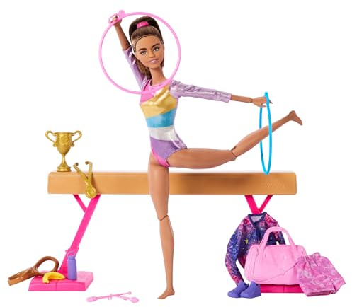 Barbie Turnspaß-Spielset - über 10 thematisch passenden Teilen für siegreiche Geschichten, bunt schimmernder Gymnastikanzug und Blondes Haar in Pferdeschwanz, für Kinder ab 3 Jahren, HRG53