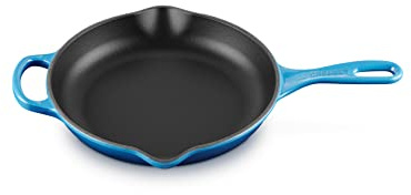 LE CREUSET Signature Enamelled Cast Iron Skillet Frying Pan with Helper Handle and Two Pouring Lips, for All Hob Types and Ovens, 23 cm, Azure, 20182232200422