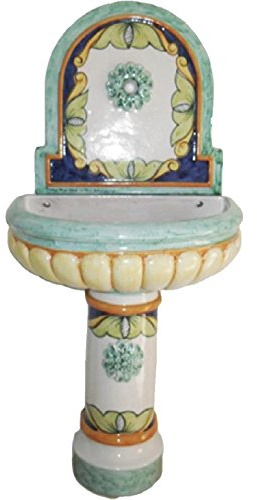 FONTANA A MURO IN CERAMICA DI VIETRI DIPINTA A MANO; ALTEZZA CM. 118, LARGHEZZA CM. 56.