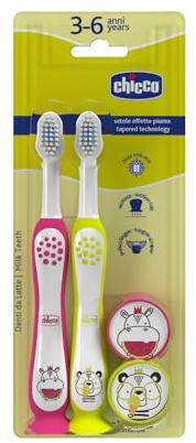 Chicco Set 2 Spazzolini da Denti per Bambini con Ventosa, Testina Arrotondata, Setole Morbide Delicate su Gengive e Dentini, Ampio Manico Antiscivolo, Coprisetole Incluso, 3-6 Anni, 2 Pezzi, Bimba
