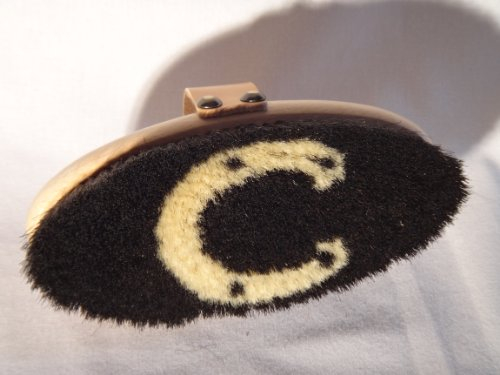 Kardätsche BIO-SERIE »Holly« 173 x 75 mm klein, Buchenholz mit reinem Bienenwachs behandelt, reines Roßhaar, Borstenfeld mit Motiv »Hufeisen«