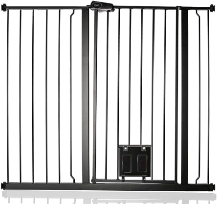 Bettacare Haustiergitter mit Verriegelbarer Katzenklappe, 113.8cm - 121.4cm, Schwarz, 104cm in der Höhe, Extra Hohes Haustier Sicherheitsgitter mit Katzenklappe, Einfache Installation