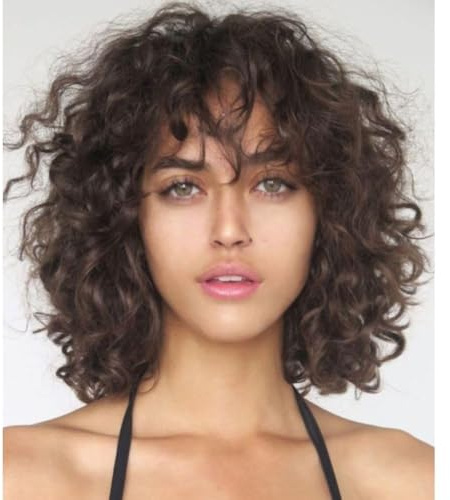 Siudus - Peluca corta de color marrón con flequillo para mujeres, con cabello rizado natural de longitud hasta los hombros, pelucas de cabello sintético para uso diario y fiestas