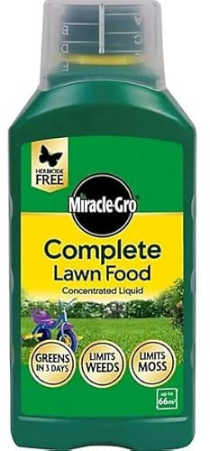 Miracle-Gro Complete Liquid Lawn Concentrate – 900ml Grass Feed & Lawn Fertiliser – Treats Up to 66m² – With Iron for Thicker, Greener Lawns – Easy to Use with Watering Can or Pressure Sprayer
