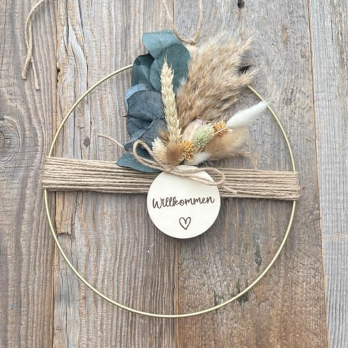 Trockenblumenkranz | Willkommenskranz graviert | Türkranz personalisiert | Metallring 25cm | Dekokranz ganzjährig | Geschenkidee I Indoor | Türdekoration innen